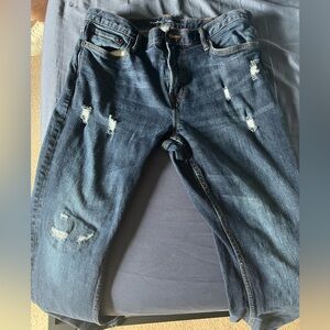 Old Navy Men’s relaxed slim taper built-in flex jeans.